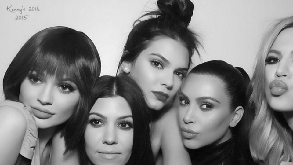 How To Create A Glam Photo Booth In The Kardashian Style